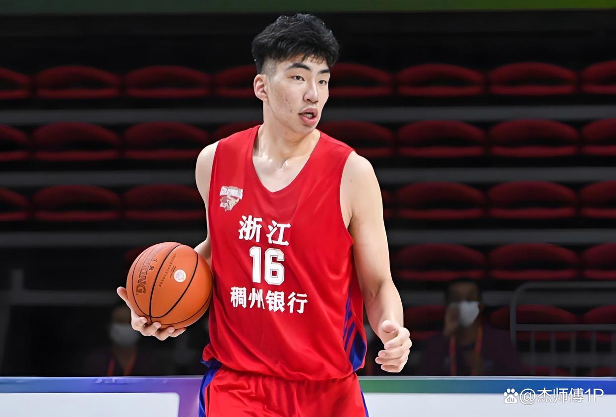 浙江稠州发布备战花絮;集结日绝杀压哨;亚冠任务艰巨;训练强度显著提升的简单介绍 浙江稠州发布备战花絮;集结日绝杀压哨;亚冠任务艰巨;训练强度显著提升的简单介绍