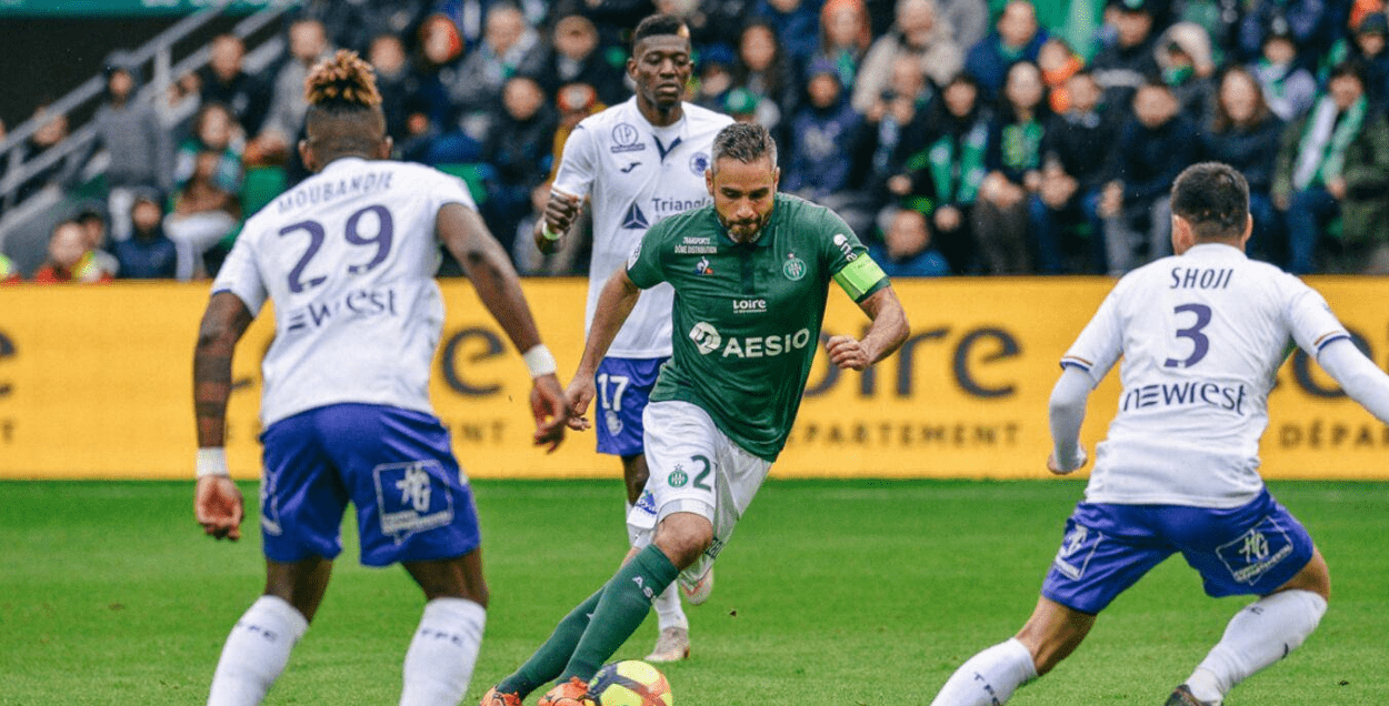 包含赛前里昂备战意大利杯，远射贴柱细节曝光，态度坚定，赛季目标并未改变的词条