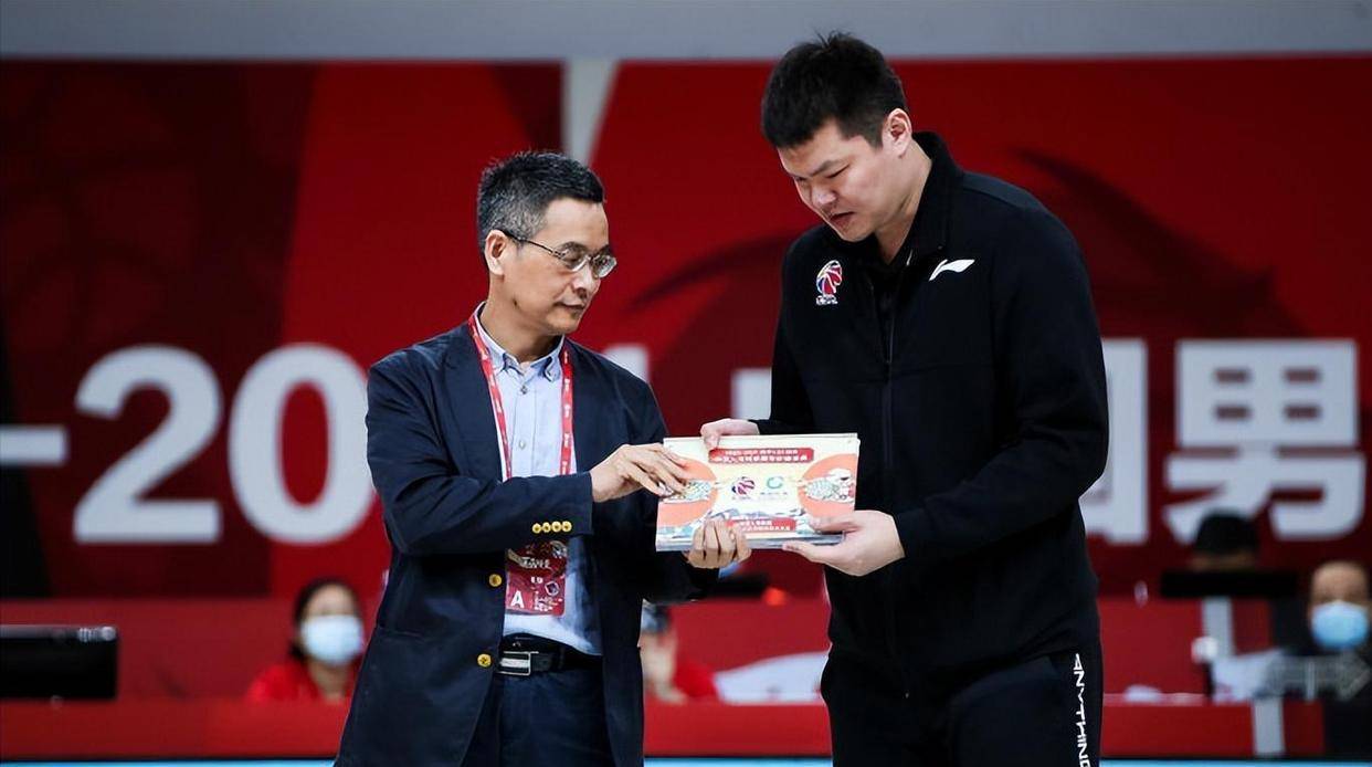 包含今晚NBA常规赛传出新动向；广东宏远内部沟通；管理层表态——球迷炸锅；球探报告显示潜力的词条