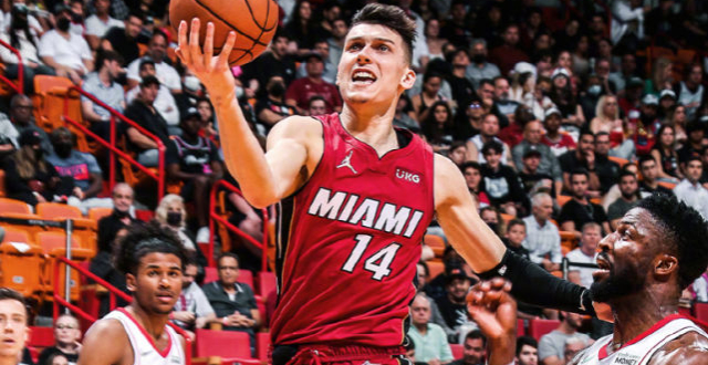 包含切尔西训练开放日，赛前队长鼓劲引欢呼，全明星赛在即，细节决定成败的词条